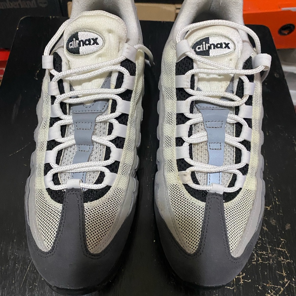 NIKE AIR MAX